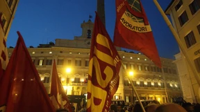 Senat in Rom billigt Sparpläne Berlusconis