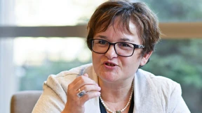 Streit über Freiflüge für Partner