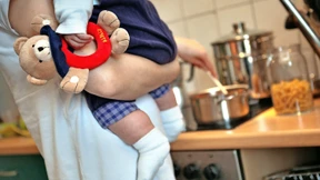 Eltern arbeiten mehr als Kinderlose