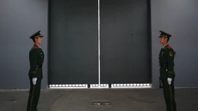 Mit einem Bein im Knast