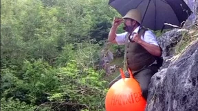 Mit dem Hüpfball über die Berge