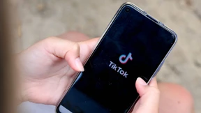 Tiktok gerät in Italien unter Druck