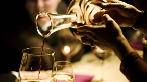 Kukident in die Karaffe