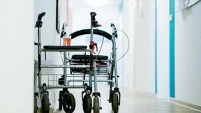 Mutmaßliche Ladendiebin flüchtet mit Rollator vor Polizei