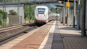 Kunde allein am Gleis