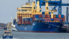 Zoll setzt Frachter aus Russland in Rostock fest