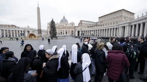 Viele warten darauf, Abschied von Benedikt zu nehmen