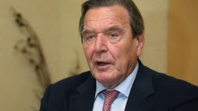 Schröder: Amerika führt sich in Deutschland wie ein Besatzer auf