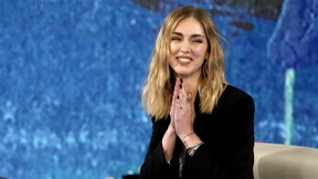 Chiara Ferragni kehrt ins Fernsehen zurück und bringt ein Taschentuch mit