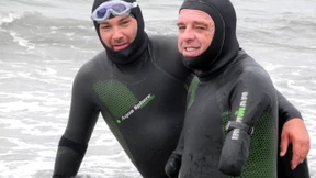 Schwimmer ohne Arme und Beine durchquert Meerengen 