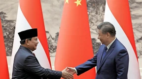 Rudern zwischen zwei Riffen