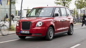 Mit Schirm, Scheibe und Melone