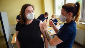 Knapp 4000 Corona-Erkrankungen trotz Impfung