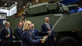 1000 Radpanzer für Rumänien, schwere Fahrzeuge für Ungarn