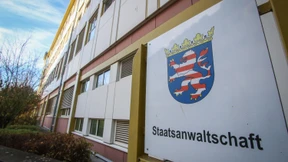 Krebs des Sohns erfunden und Spenden gesammelt