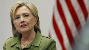 Richter ordnet Aussage Clintons unter Eid an