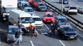 „Letzte Generation“ klebt weiter