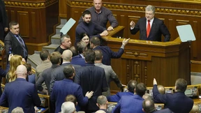 Parlament verhängt Kriegsrecht für 30 Tage