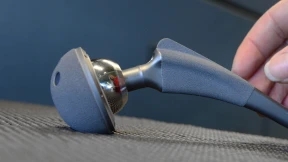 Luftiges Polymer für Implantate