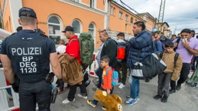 Erste Flüchtlinge überqueren slowenisch-österreichische Grenze