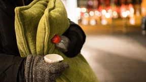 Briten bezahlen Obdachlosen für Stirn-Tattoo