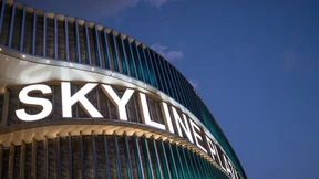 Skyline Plaza nach Brand in Geschäft geräumt