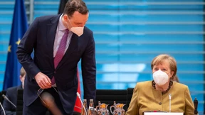 Kanzlerin Merkel stellt beschleunigte Impfkampagne vor