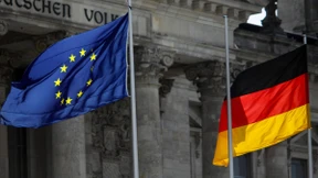 CDU-Spitzenpolitiker setzen sich für Deutschlandfahne an Schulen ein