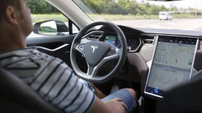 Wettbewerbszentrale verklagt Tesla