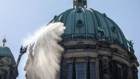 Feuerwehr probt am Berliner Dom den Ernstfall