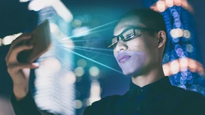 Versicherung abschließen per Selfie, Schaden regulieren per Handyfoto