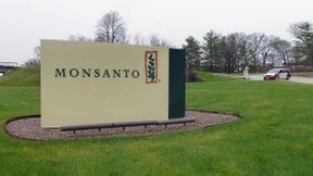Woher nimmt Bayer das Geld für Monsanto?