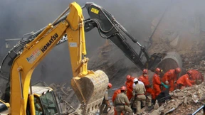 Drei Tote aus eingestürzten Hochhäusern geborgen