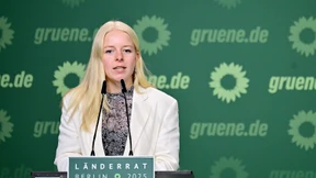 Grüne Pulli-Säuberung
