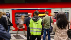 Einstiegslotsen machen S-Bahnen pünktlicher