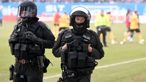 Dutzende Verletzte nach Randalen bei Fußball-Spiel in Rostock