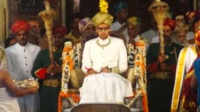 Erst das Studium, dann die Krone