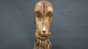 Diese Maske war erst 150 Euro, dann 4,2 Millionen wert