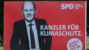 Klimaschützer schimpfen mit dem Kanzler