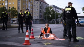 Autofahrer schlagen und treten Aktivisten der „Letzten Generation“