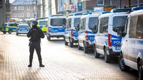 Großeinsatz an Jobcenter beendet – Spielzeugwaffe beschlagnahmt