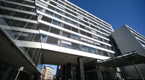 Kein Schmerzensgeld nach Sturz auf Terrasse