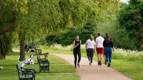 Strikte Kontaktsperren wegen Corona bröckeln