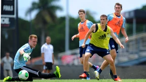 Mit ter Stegen im Tor