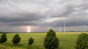 Erste Sommergewitter und Starkregen ziehen über Deutschland