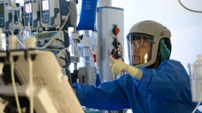 Schwerkranke Patienten auf den Fluren