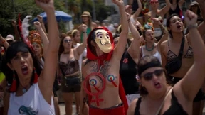 Feministischer Flashmob zum Karnevalsauftakt