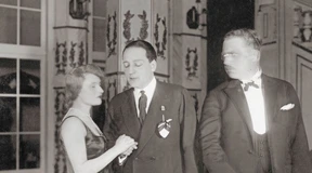 Die Narrenwelt Europa mit einer Yacht verlassen