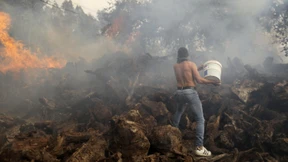 Hunderte auf der Flucht vor den Flammen