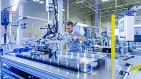 Mit dem E-Bus an die Börse